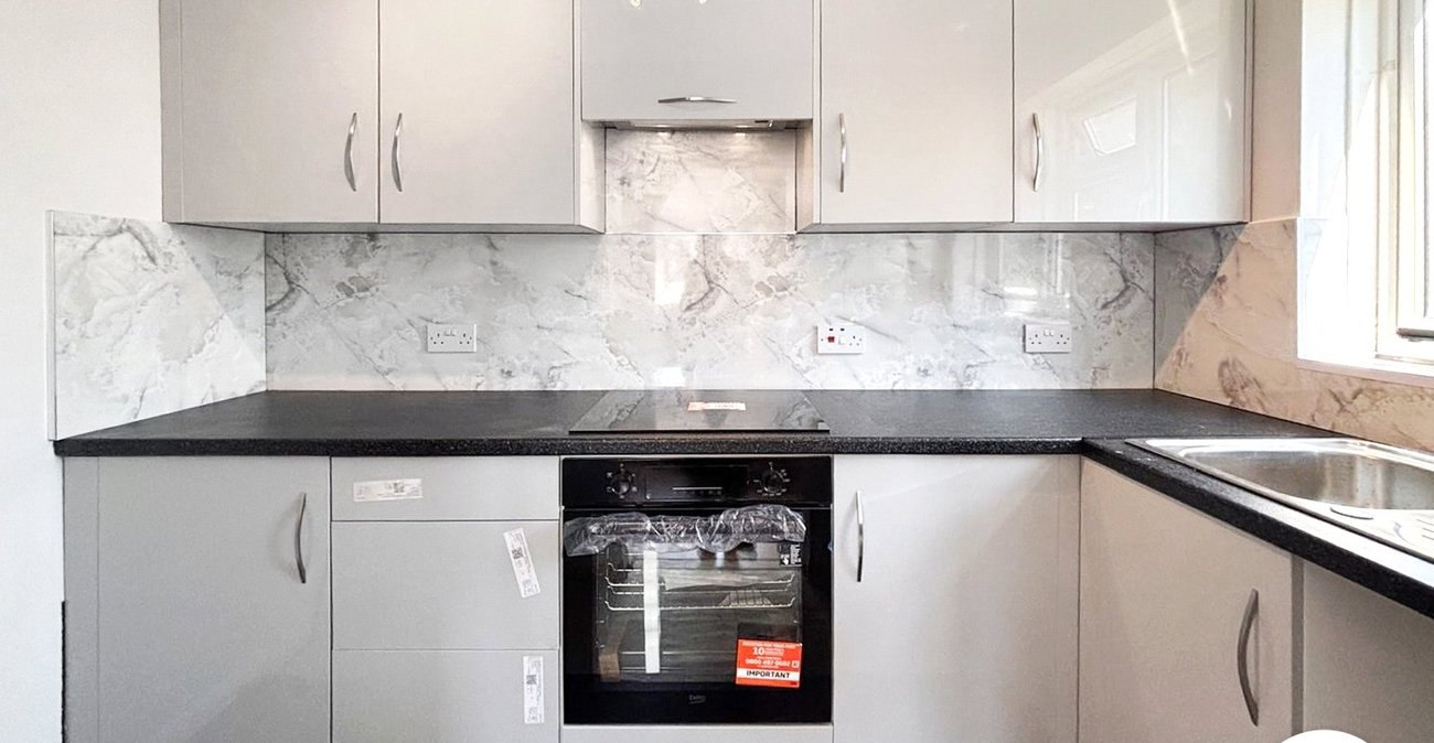 2 bedroom property to rent in Cheshunt Road | Robinson Jackson
