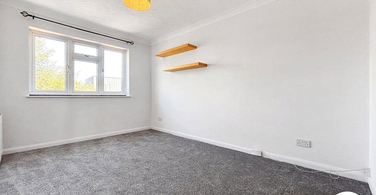 2 bedroom property to rent in Cheshunt Road | Robinson Jackson
