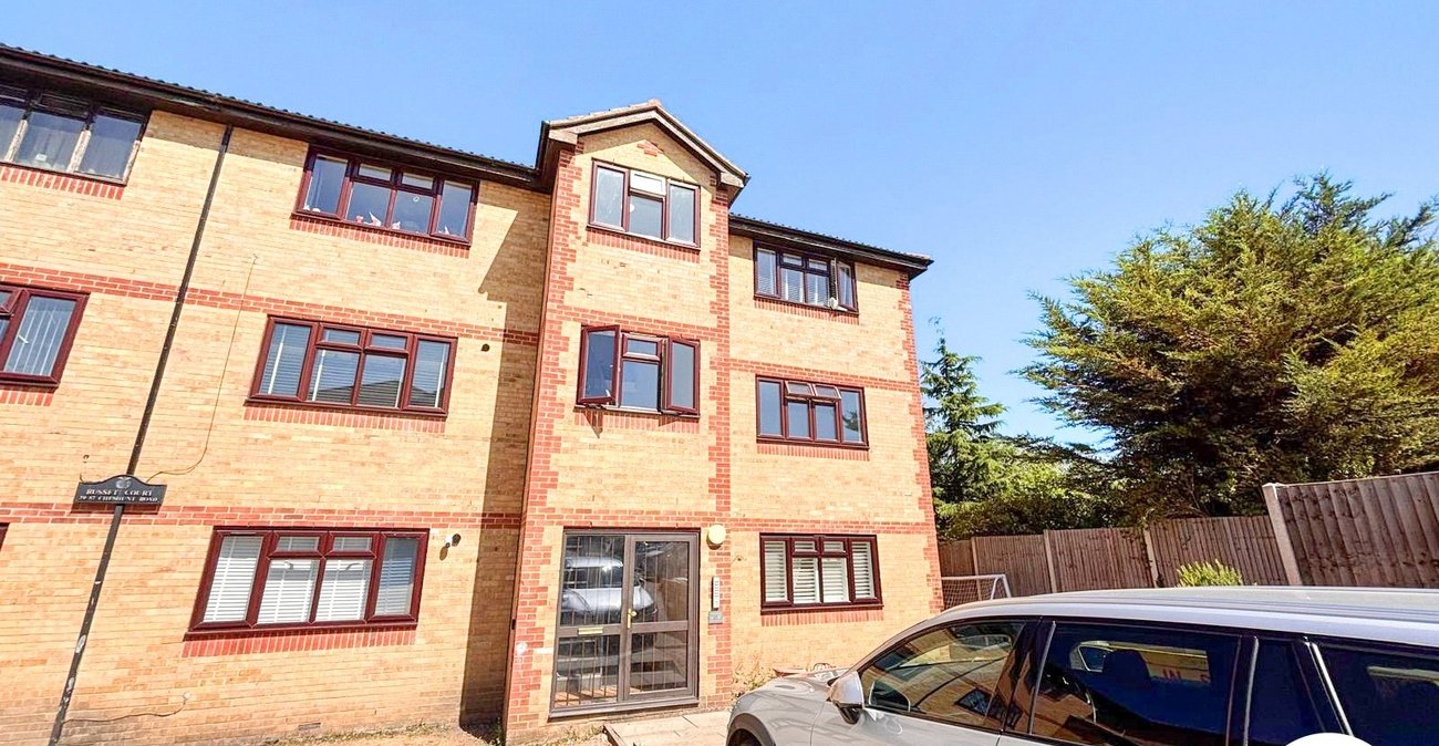 2 bedroom property to rent in Cheshunt Road | Robinson Jackson
