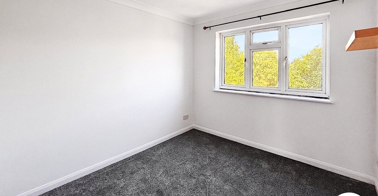 2 bedroom property to rent in Cheshunt Road | Robinson Jackson