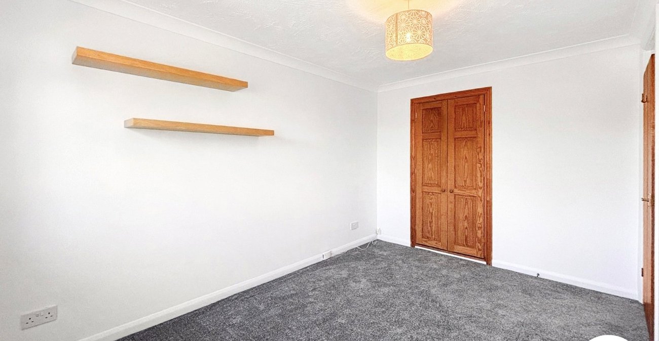 2 bedroom property to rent in Cheshunt Road | Robinson Jackson
