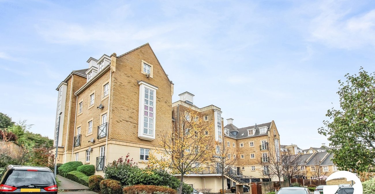 1 bedroom property to rent in Greenhithe | Robinson Michael & Jackson