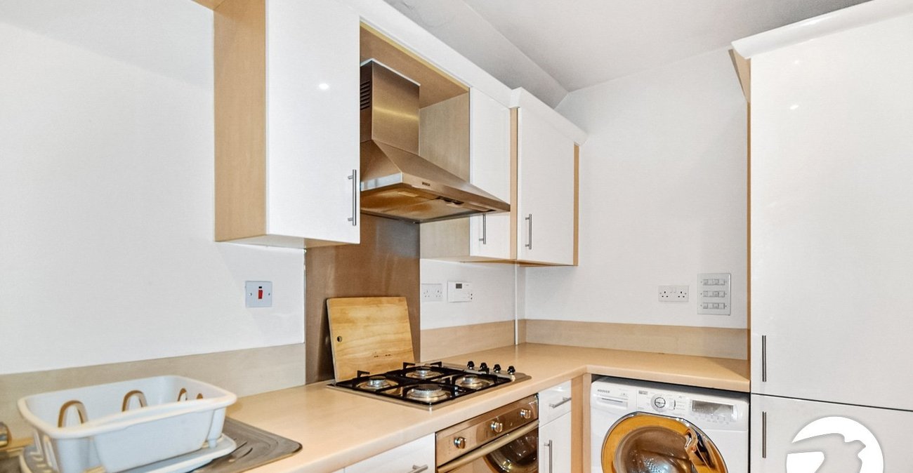 1 bedroom property to rent in Greenhithe | Robinson Michael & Jackson