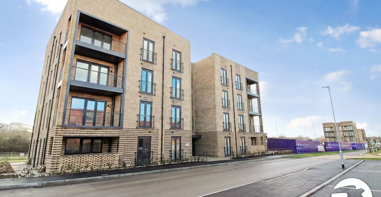 2 bedroom property to rent in Greenhithe | Robinson Michael & Jackson
