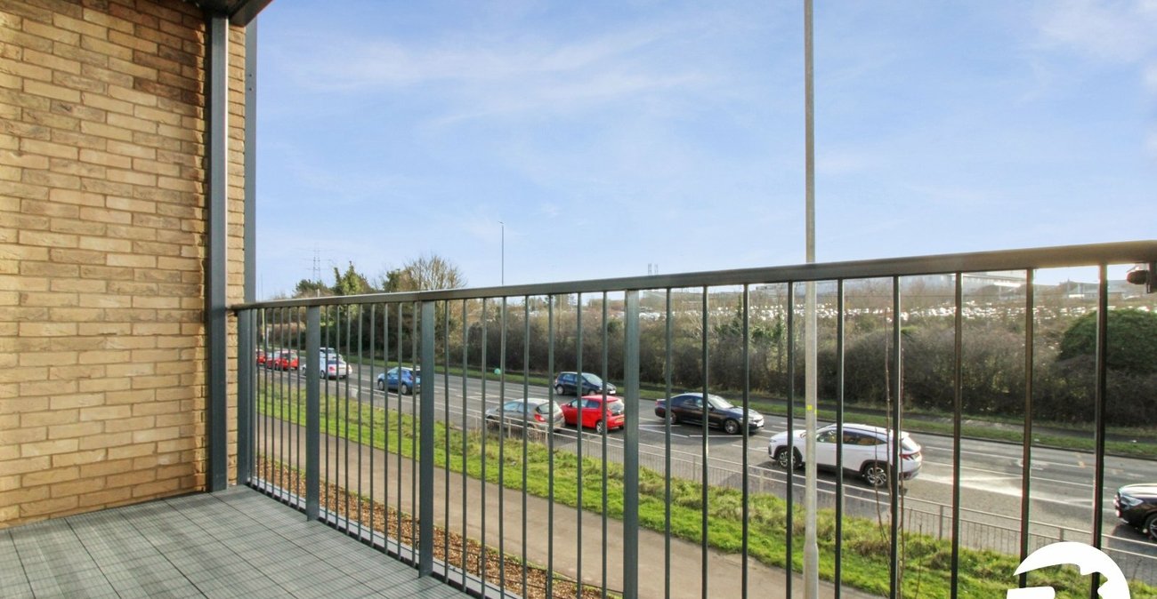 2 bedroom property to rent in Greenhithe | Robinson Michael & Jackson