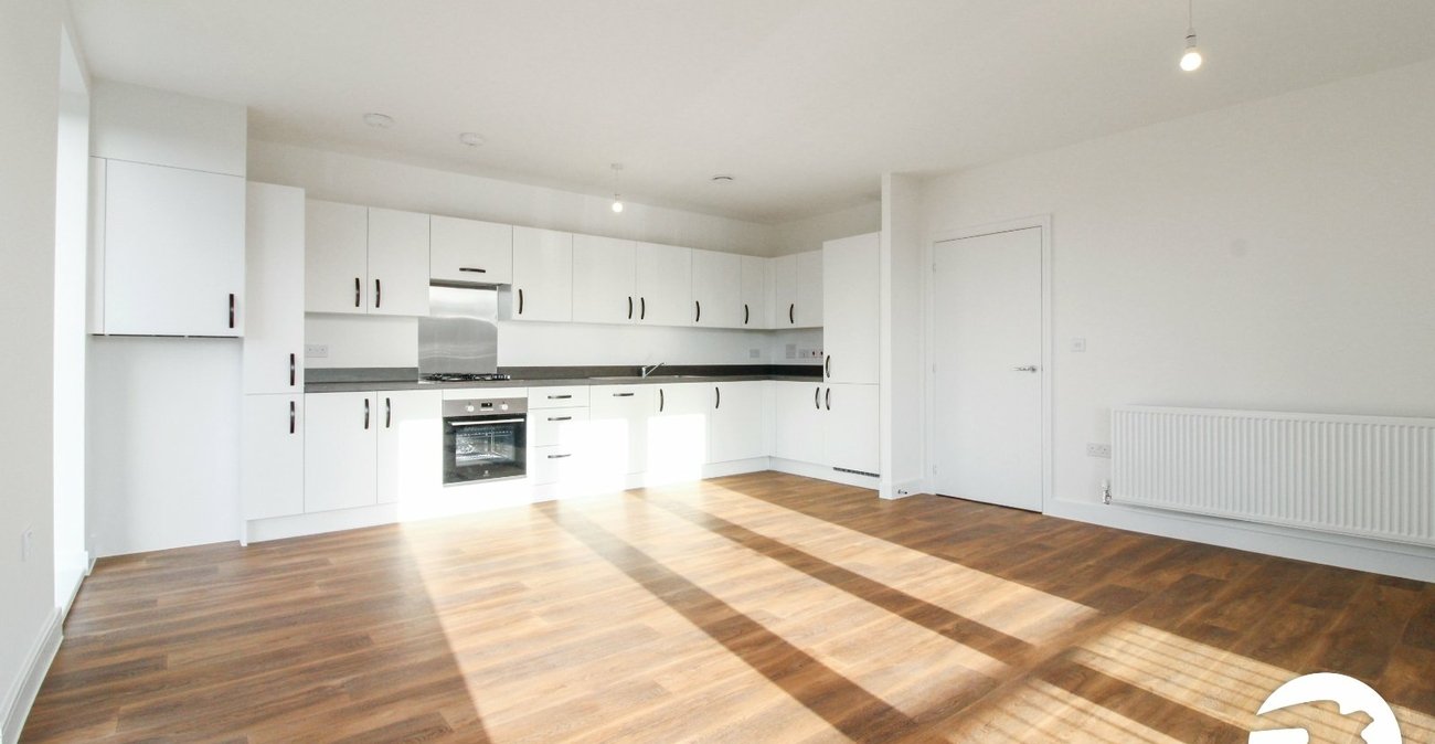 2 bedroom property to rent in Greenhithe | Robinson Michael & Jackson
