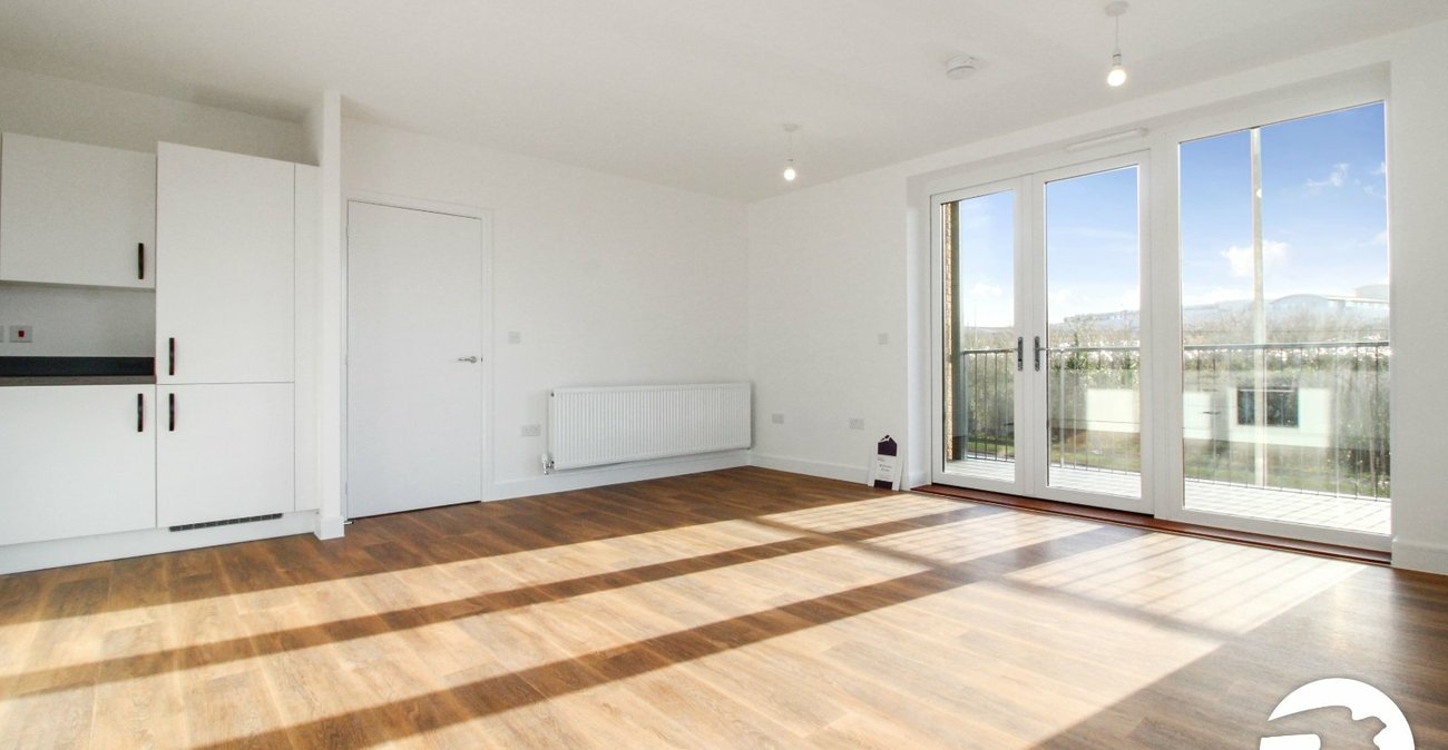 2 bedroom property to rent in Greenhithe | Robinson Michael & Jackson