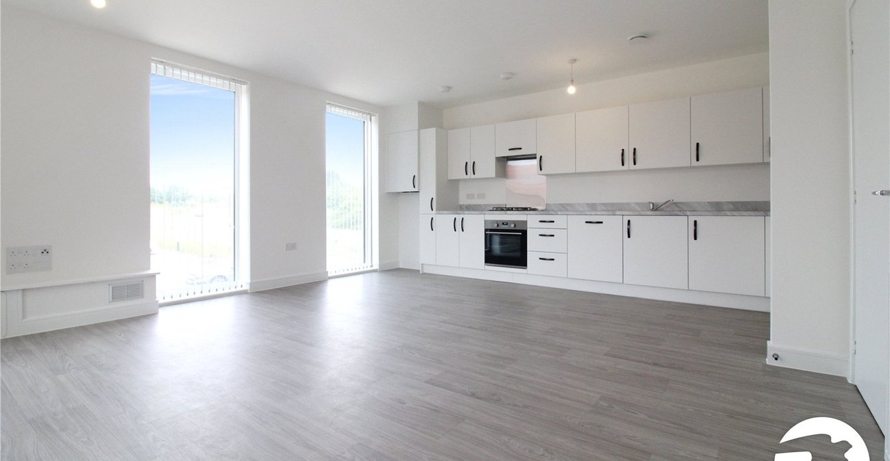 2 bedroom property to rent in Greenhithe | Robinson Michael & Jackson