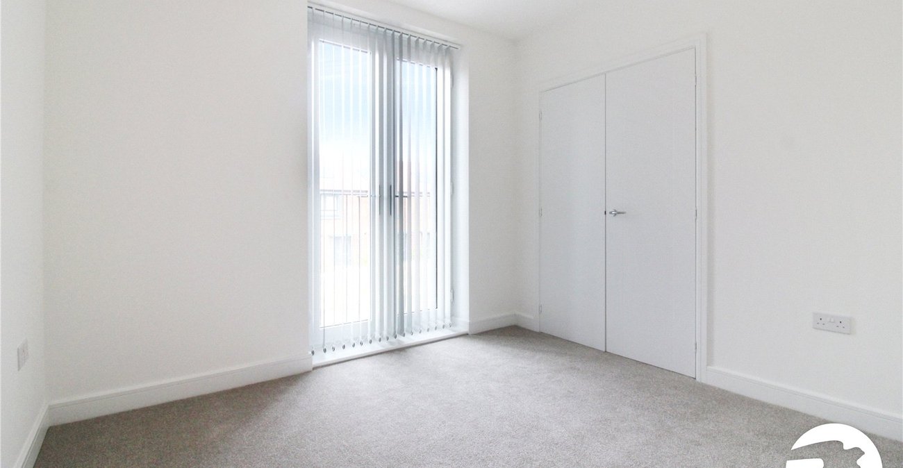 2 bedroom property to rent in Greenhithe | Robinson Michael & Jackson