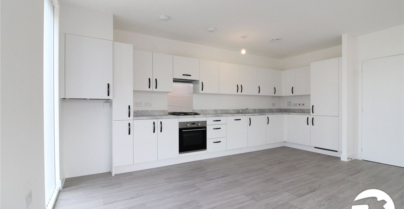 2 bedroom property to rent in Greenhithe | Robinson Michael & Jackson