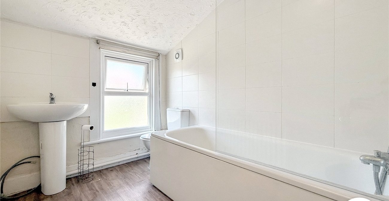 2 bedroom house to rent in Gillingham | Robinson Michael & Jackson