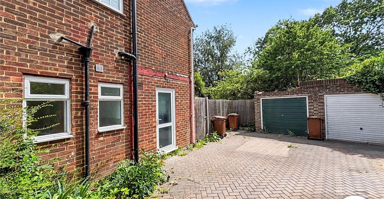 3 bedroom house to rent in Rochester | Robinson Michael & Jackson