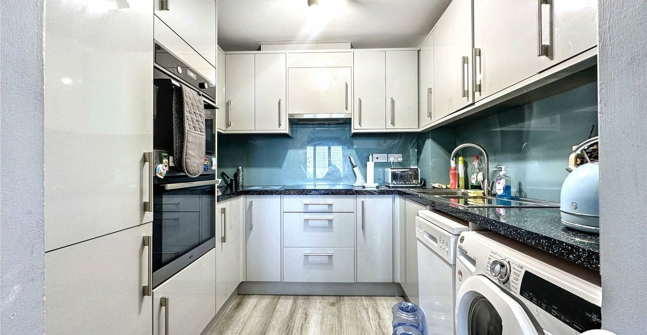 2 bedroom property to rent in Rochester | Robinson Michael & Jackson