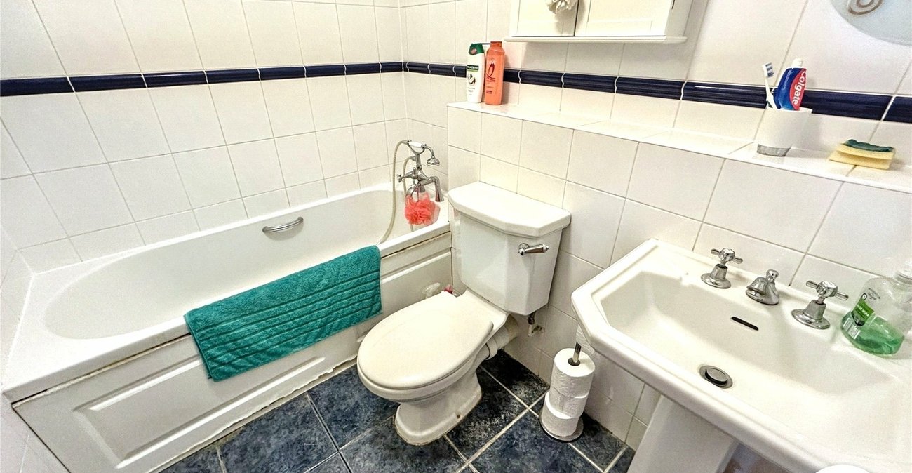 2 bedroom property to rent in Rochester | Robinson Michael & Jackson