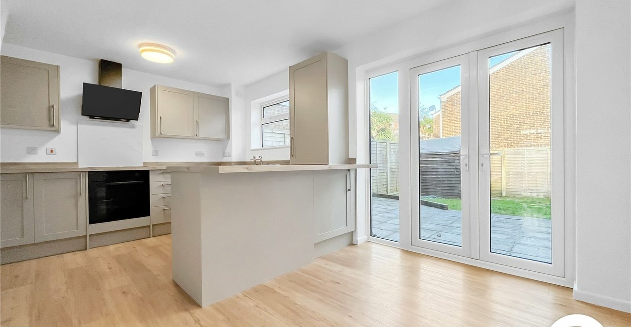 3 bedroom house to rent in Rainham | Robinson Michael & Jackson