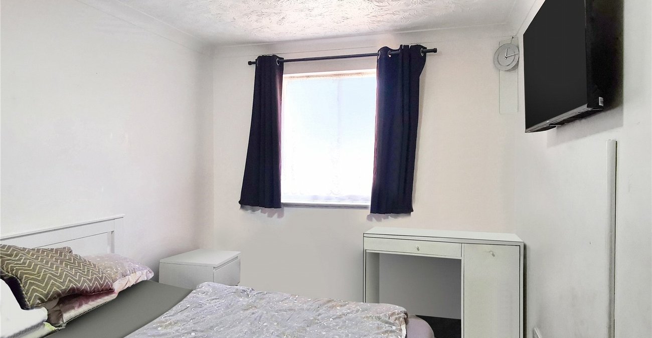 3 bedroom house to rent in Erith | Robinson Jackson