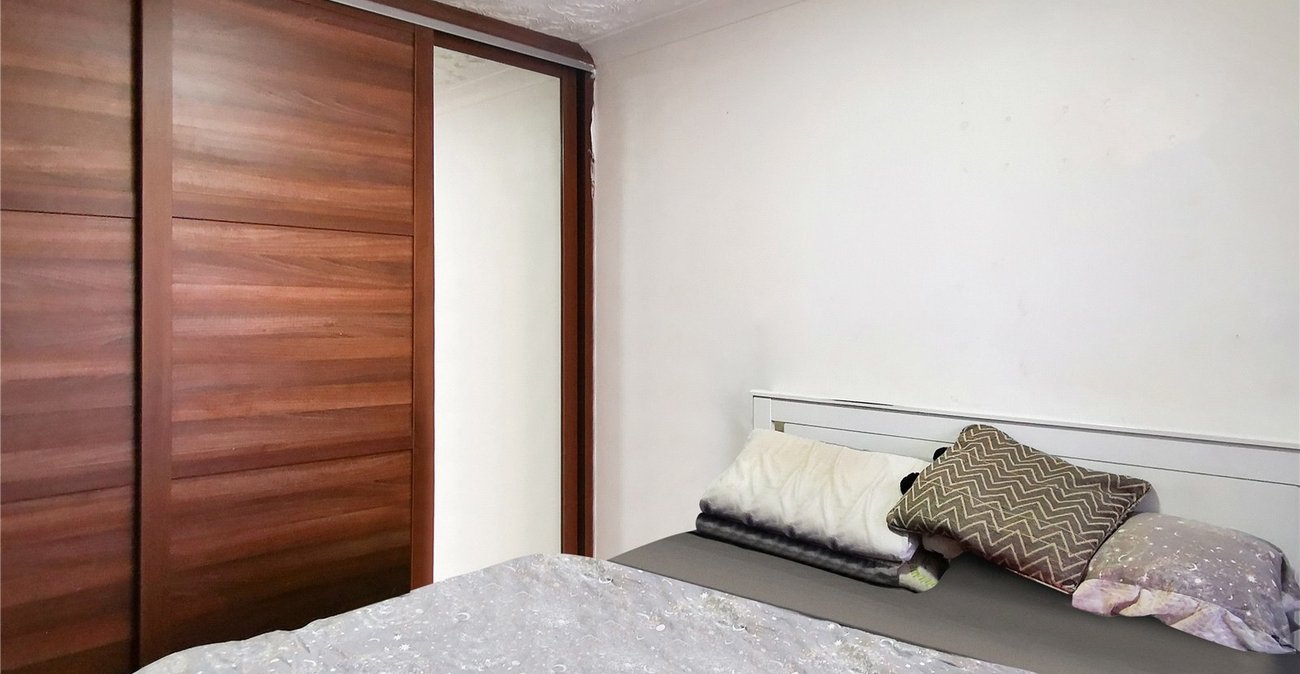 3 bedroom house to rent in Erith | Robinson Jackson
