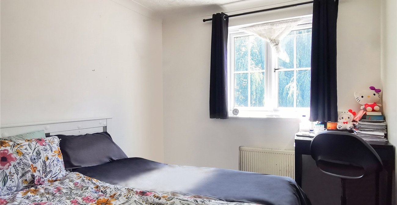 3 bedroom house to rent in Erith | Robinson Jackson