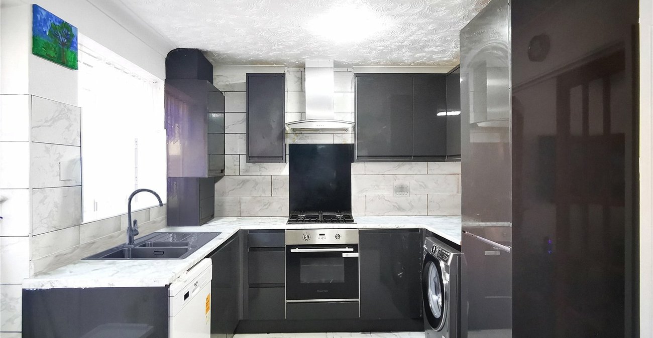 3 bedroom house to rent in Erith | Robinson Jackson
