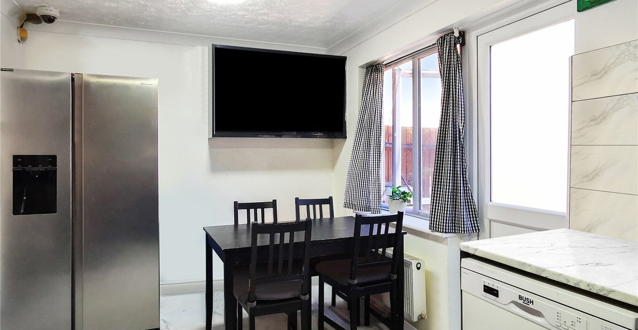 3 bedroom house to rent in Erith | Robinson Jackson