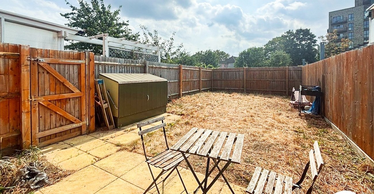 3 bedroom house to rent in Slade Green | Robinson Jackson