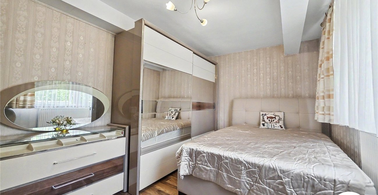 2 bedroom property to rent in London | Robinson Jackson