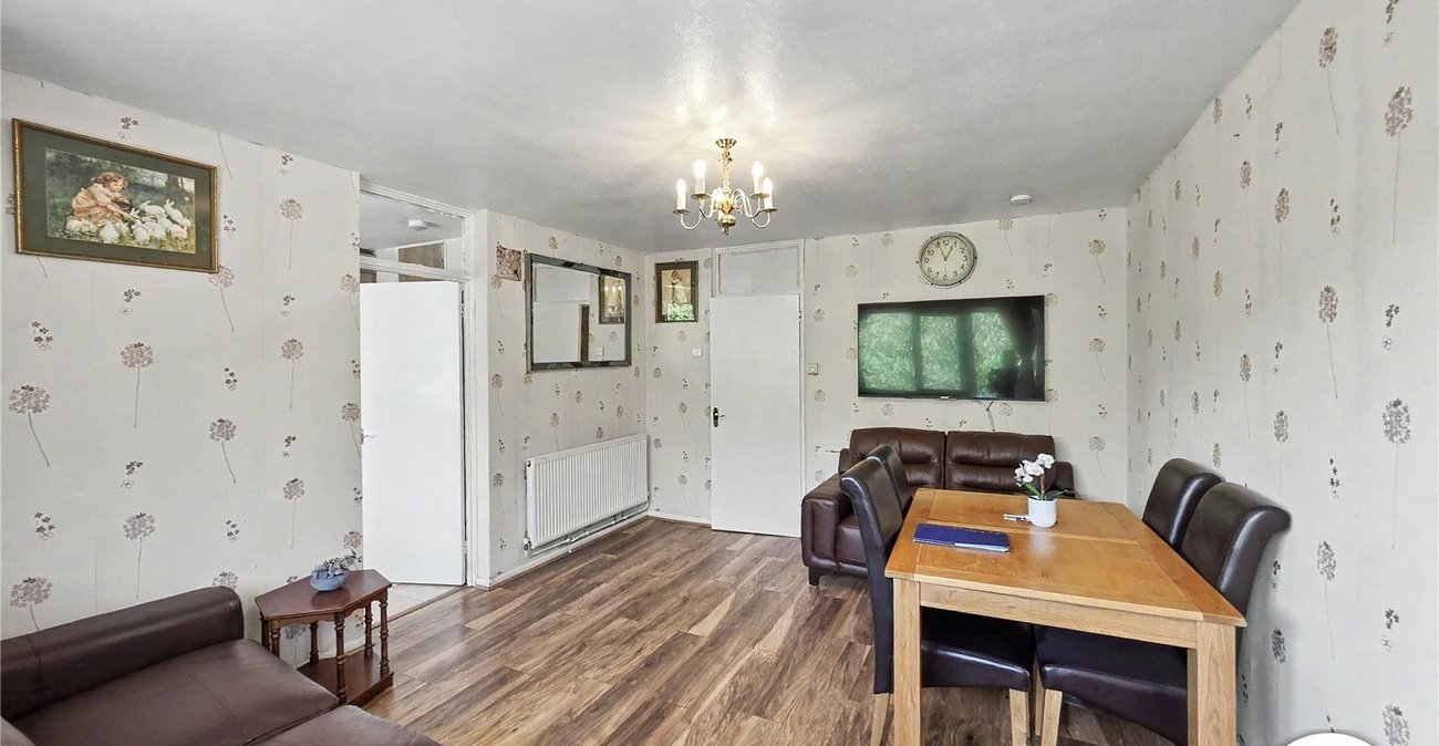 2 bedroom property to rent in London | Robinson Jackson