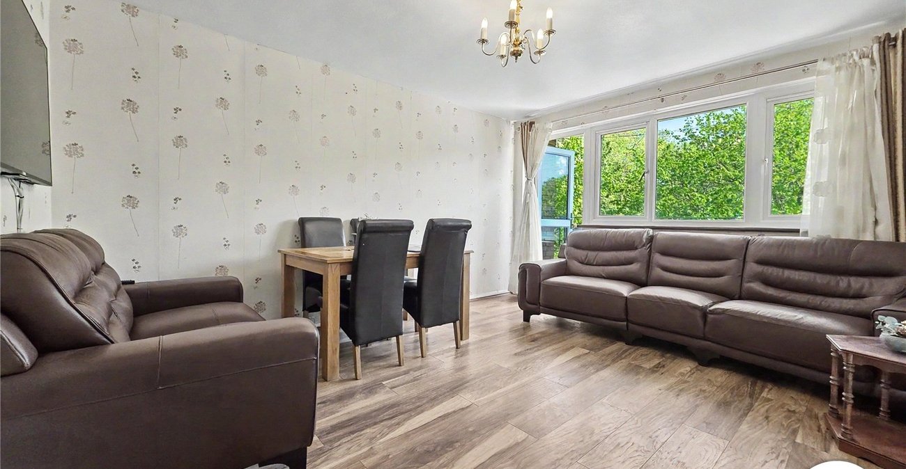 2 bedroom property to rent in London | Robinson Jackson