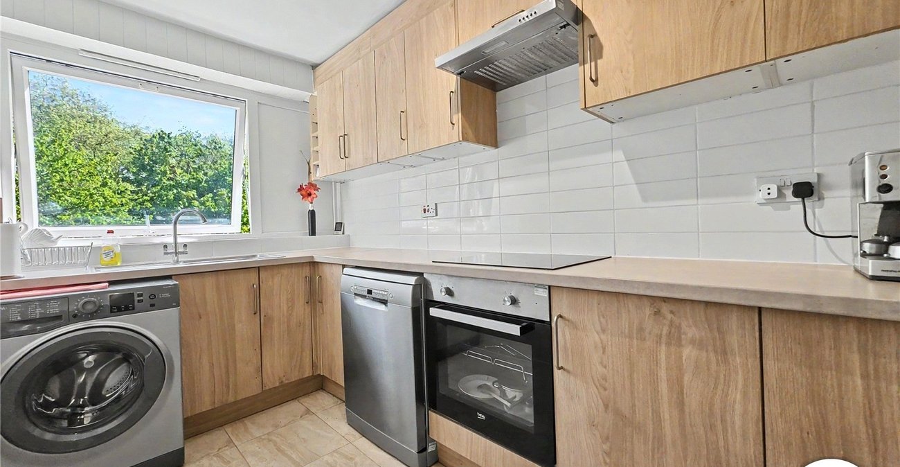 2 bedroom property to rent in London | Robinson Jackson