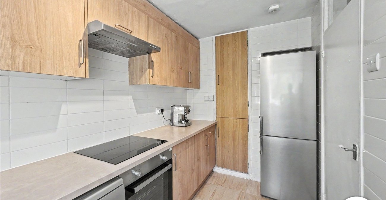 2 bedroom property to rent in London | Robinson Jackson