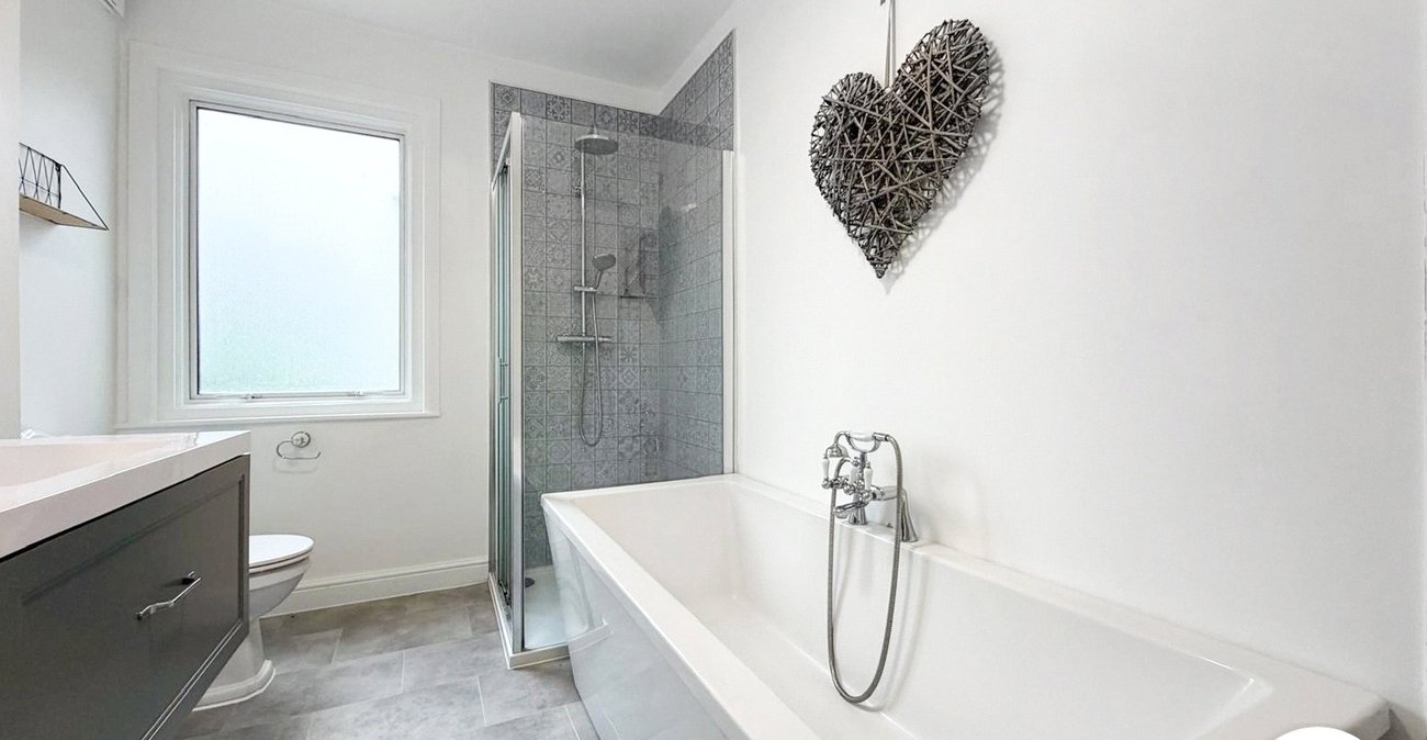 2 bedroom house to rent in Welling | 