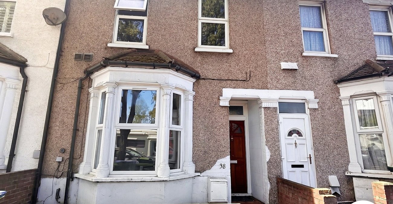 4 bedroom house to rent in Erith | Robinson Jackson