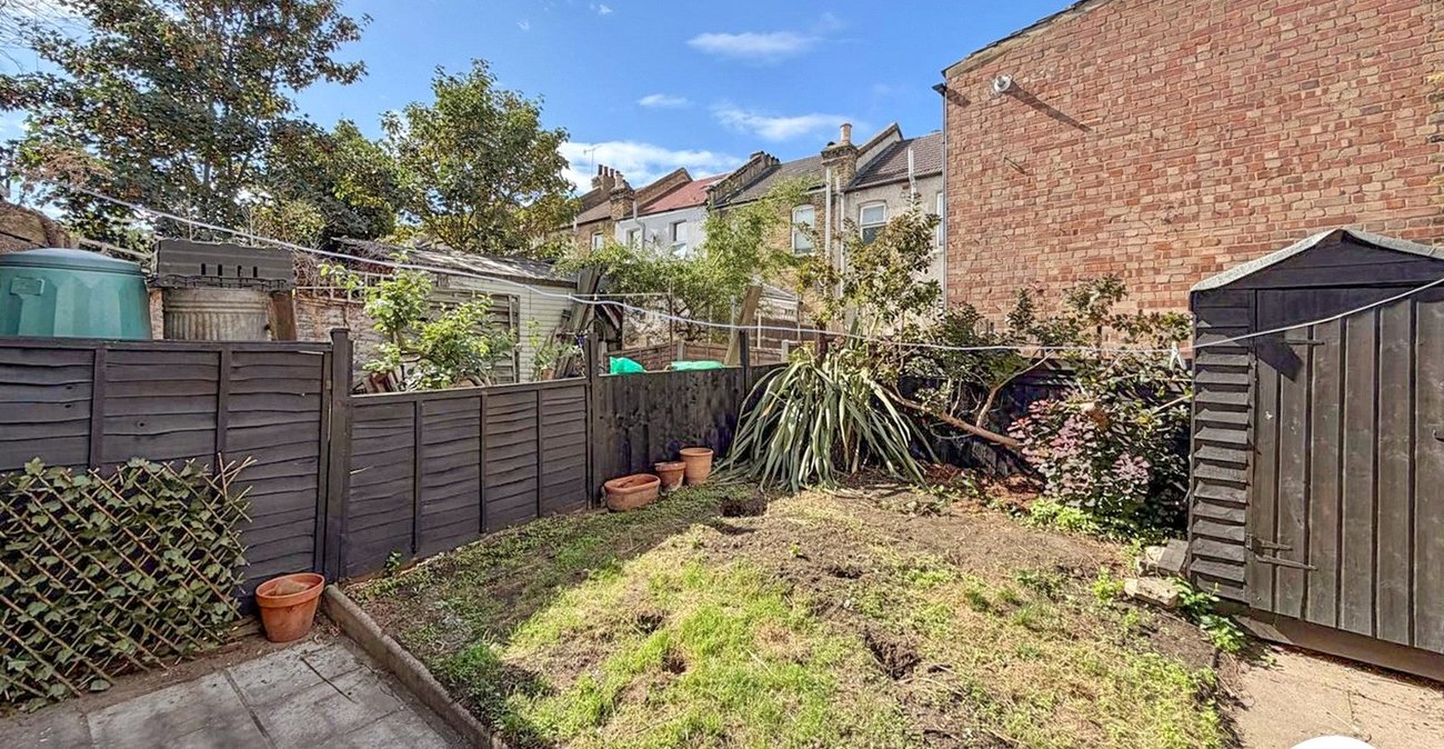 2 bedroom house to rent in London | 