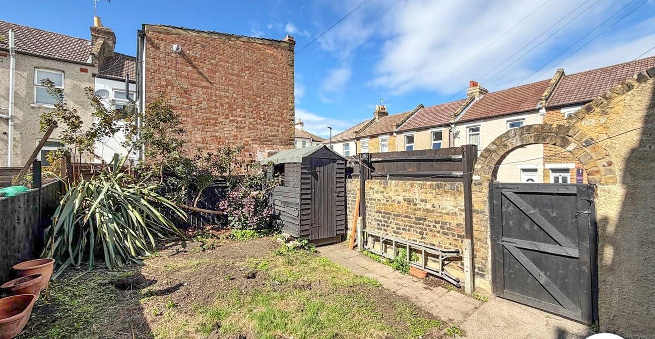 2 bedroom house to rent in London | 