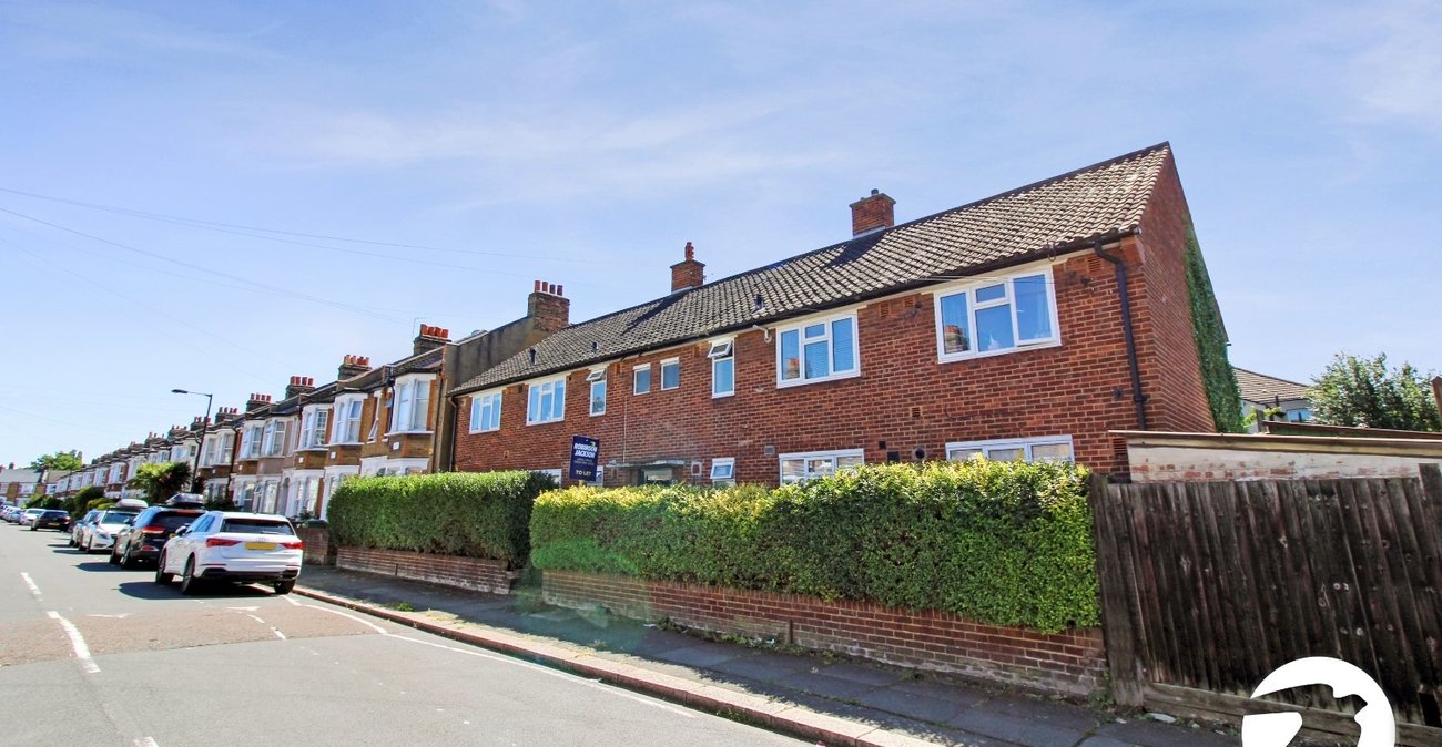 2 bedroom property to rent in Catford | Robinson Jackson