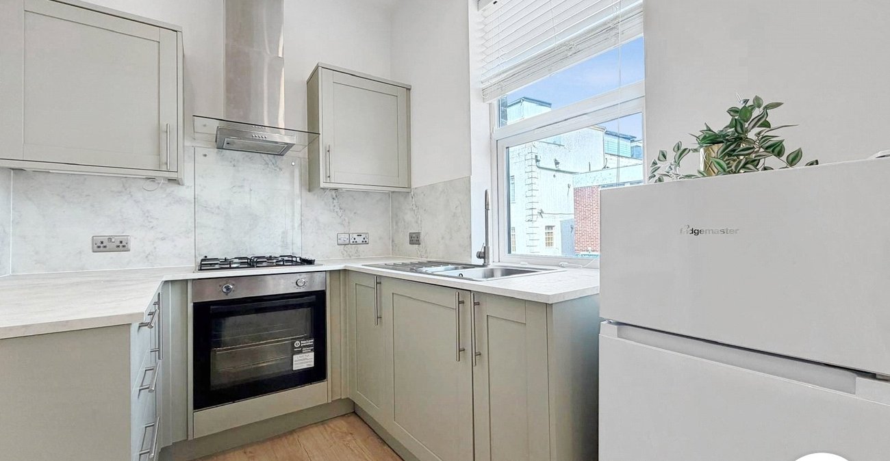 2 bedroom house to rent in London | 