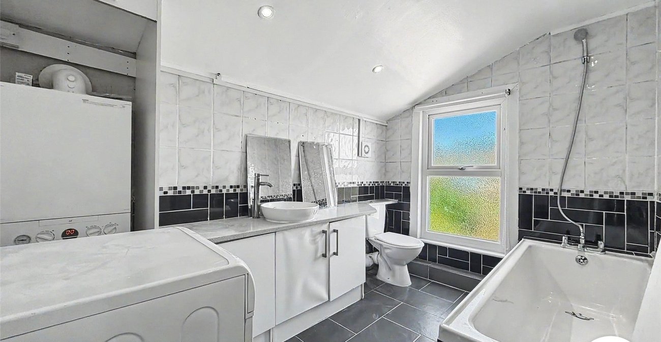 2 bedroom house to rent in Gillingham | Robinson Michael & Jackson