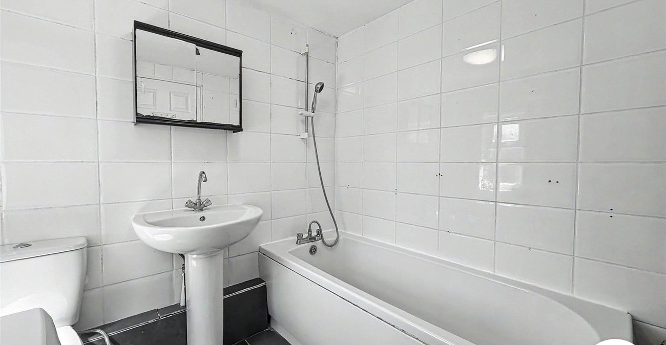 2 bedroom house to rent in Gillingham | Robinson Michael & Jackson