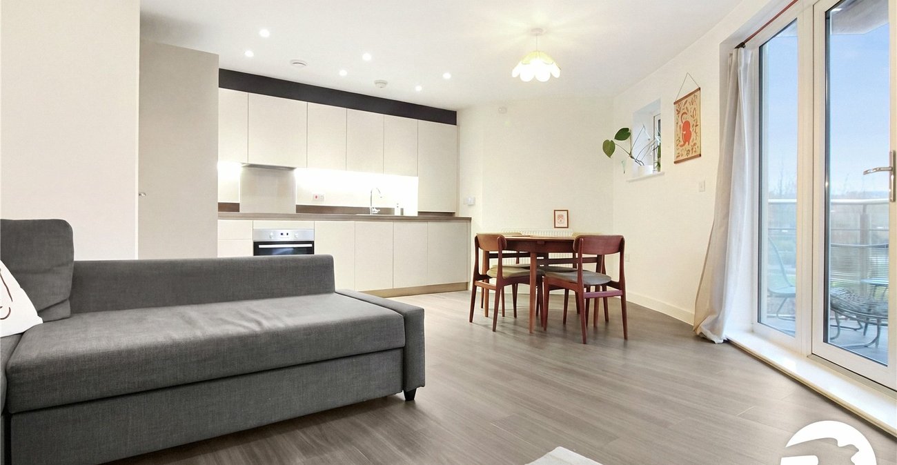 2 bedroom property to rent in Northfleet | Robinson Michael & Jackson