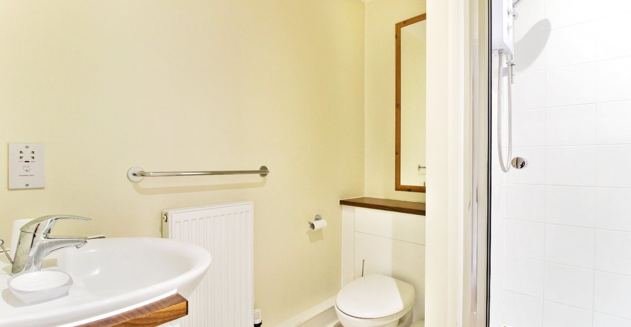 2 bedroom property to rent in Northfleet | Robinson Michael & Jackson