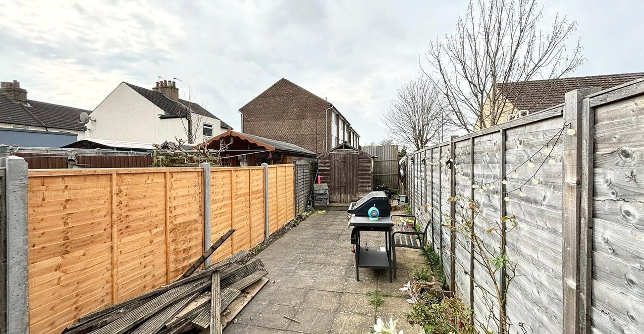 2 bedroom house to rent in Dartford | Robinson Jackson