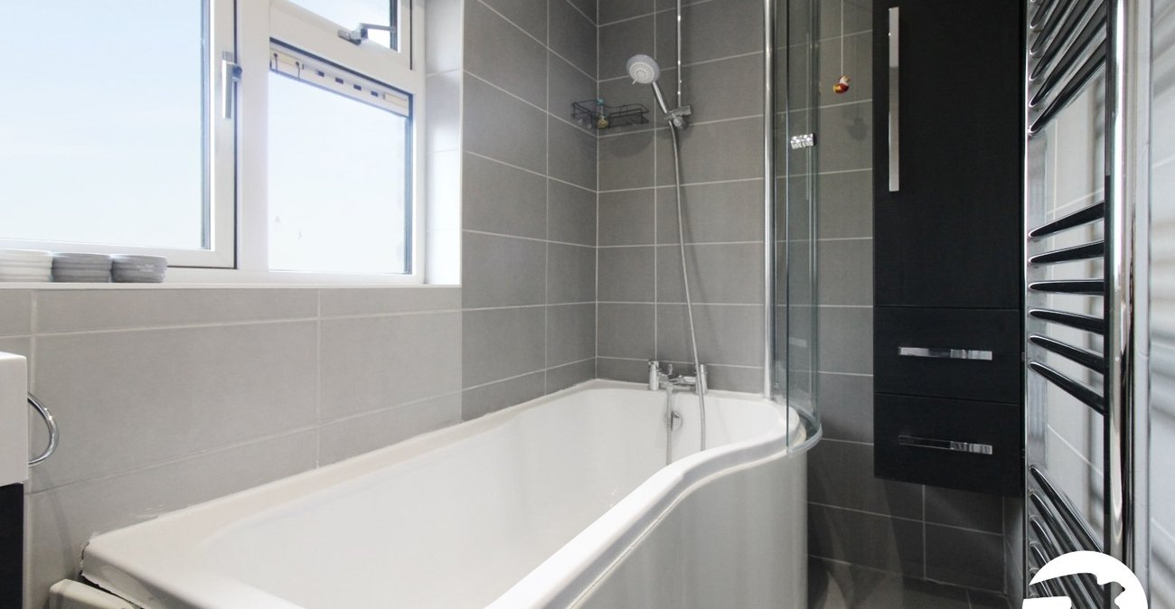 3 bedroom house to rent in Gravesend | Robinson Michael & Jackson