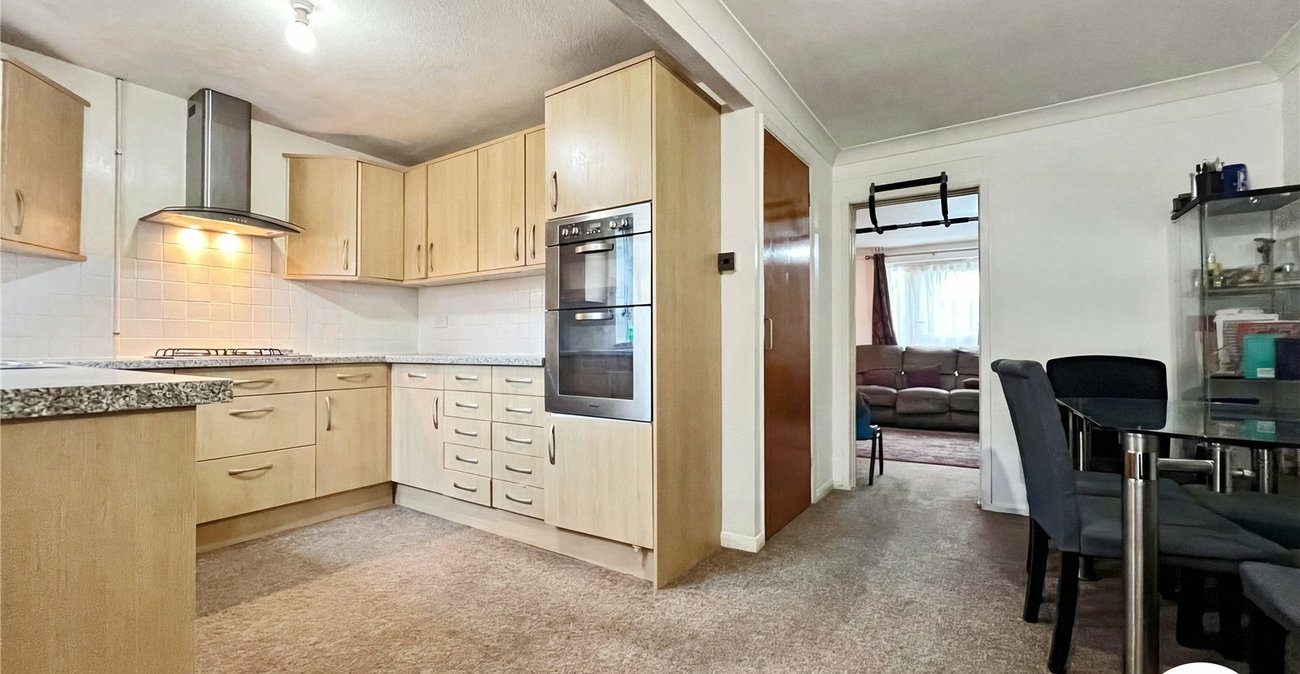 3 bedroom house to rent in Rainham | Robinson Michael & Jackson