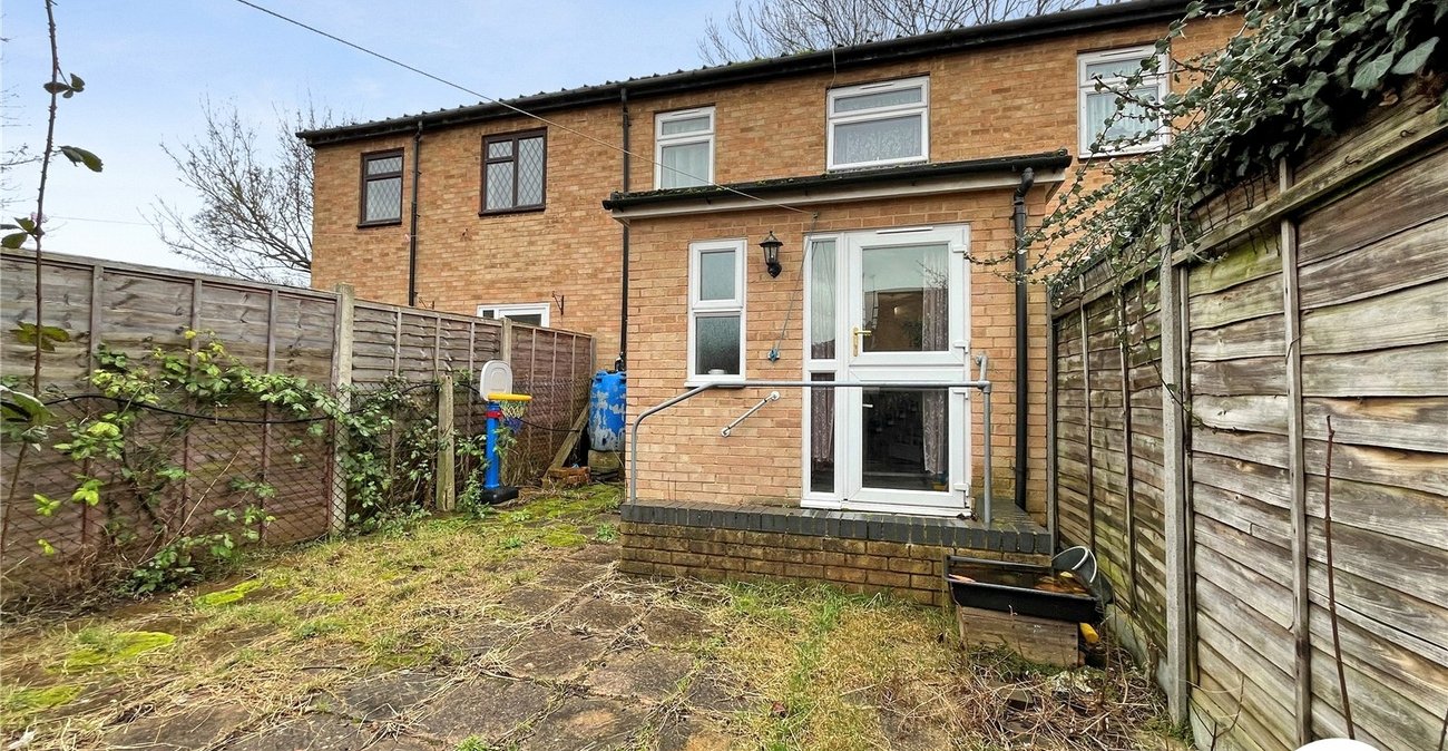3 bedroom house to rent in Rainham | Robinson Michael & Jackson