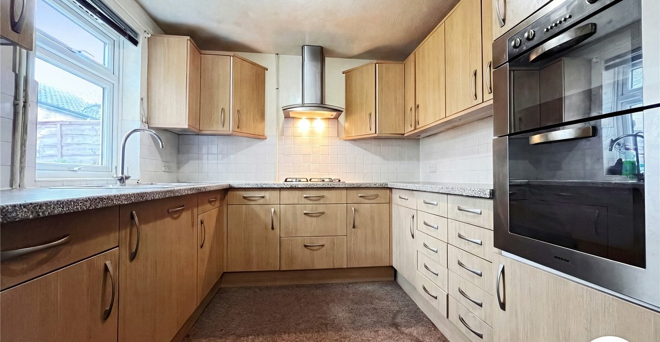 3 bedroom house to rent in Rainham | Robinson Michael & Jackson