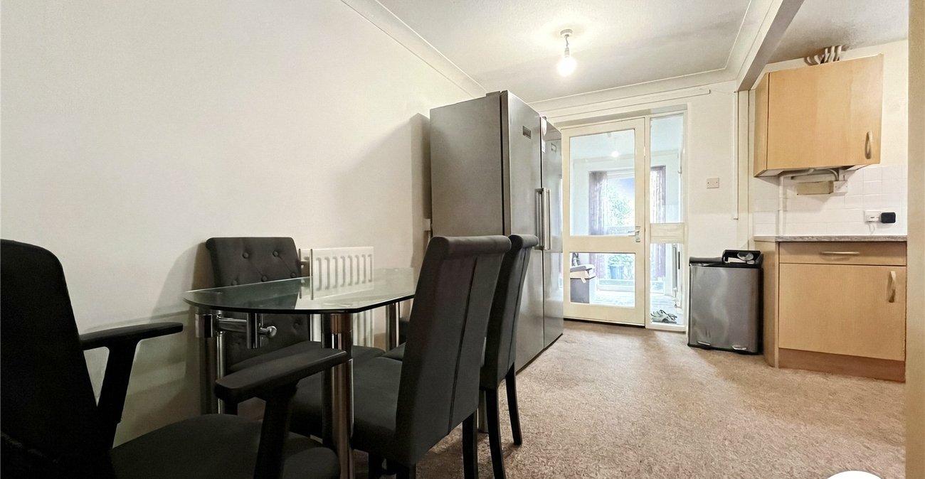 3 bedroom house to rent in Rainham | Robinson Michael & Jackson