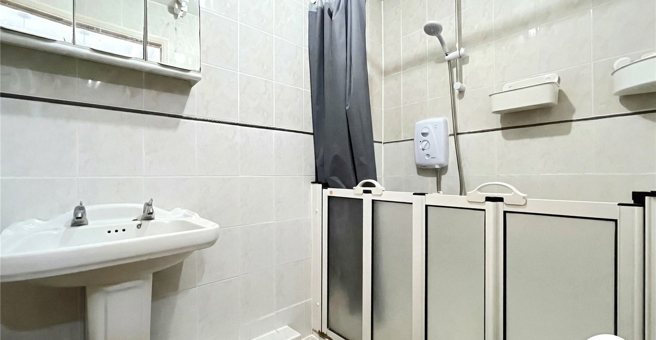 3 bedroom house to rent in Rainham | Robinson Michael & Jackson