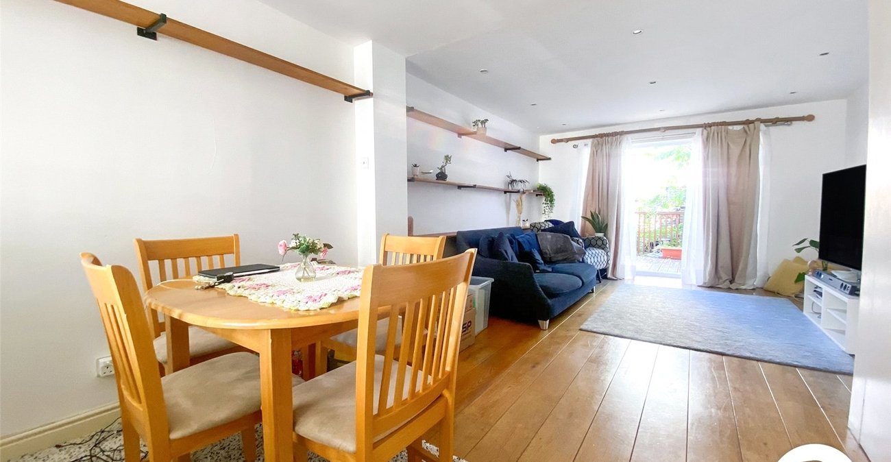 2 bedroom house to rent in London | 