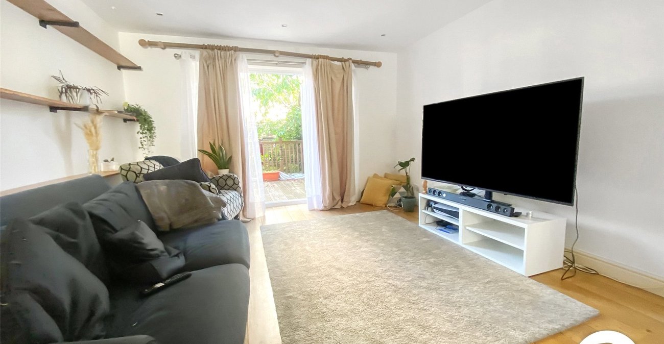 2 bedroom house to rent in London | 
