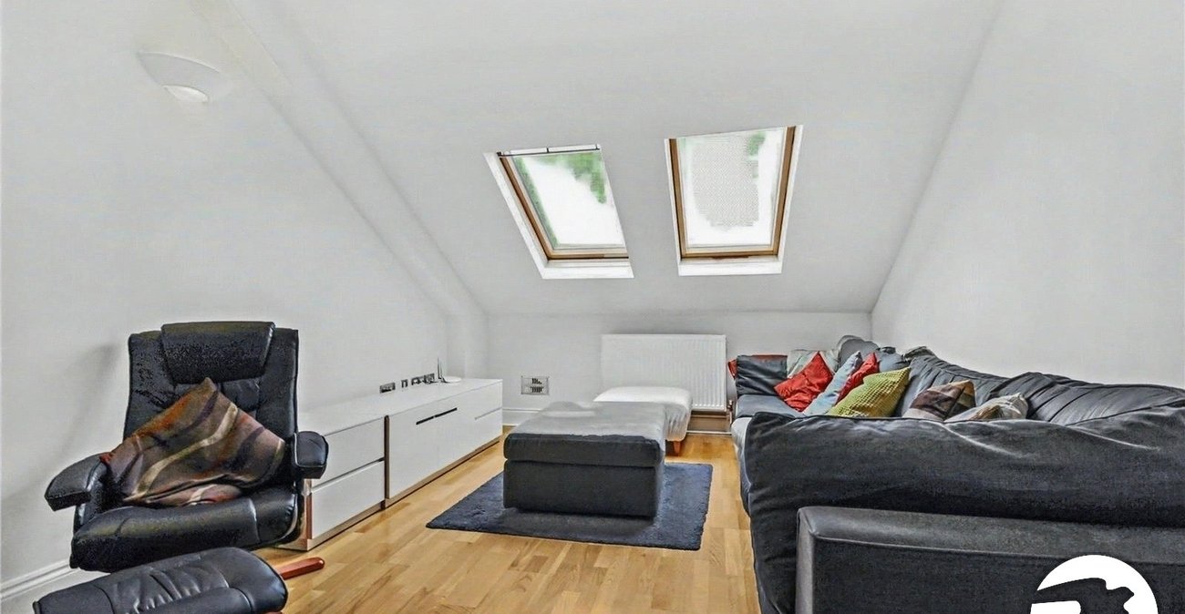 2 bedroom property to rent in Burrage Road | 